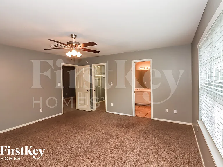 3225 Continental Dr — Photo 13