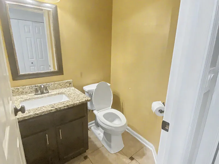 1213 Pennsbury Ln — Photo 9