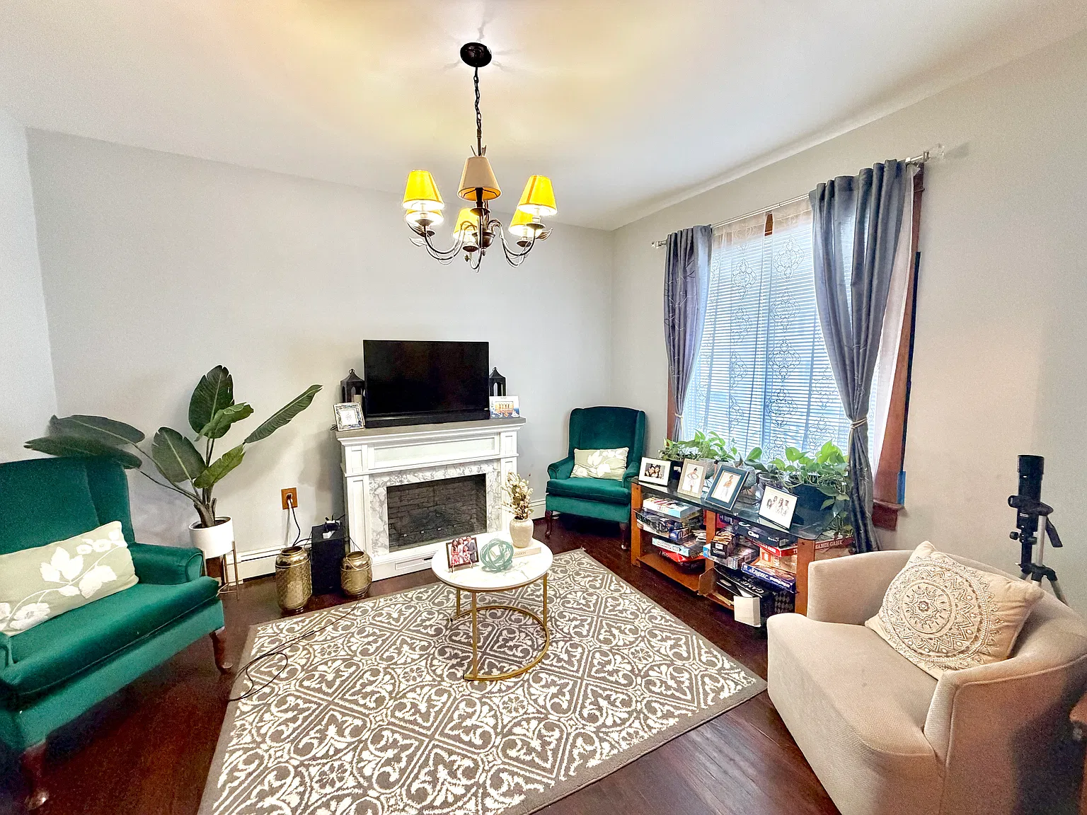 3 bed, 1368 sqft, $2,400 — Photo 3