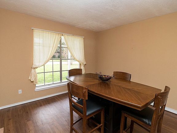 Dining or front living.