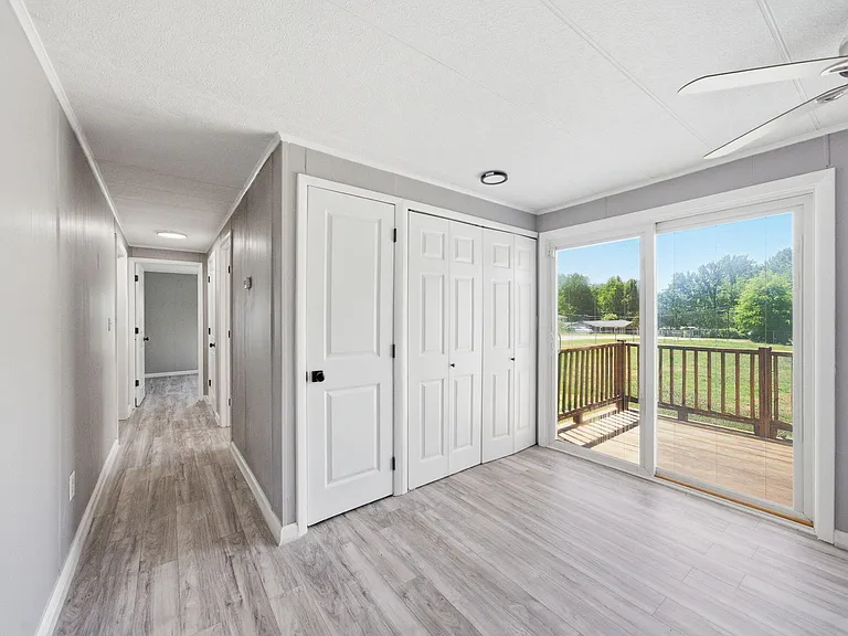 320 E Earp St — Photo 9