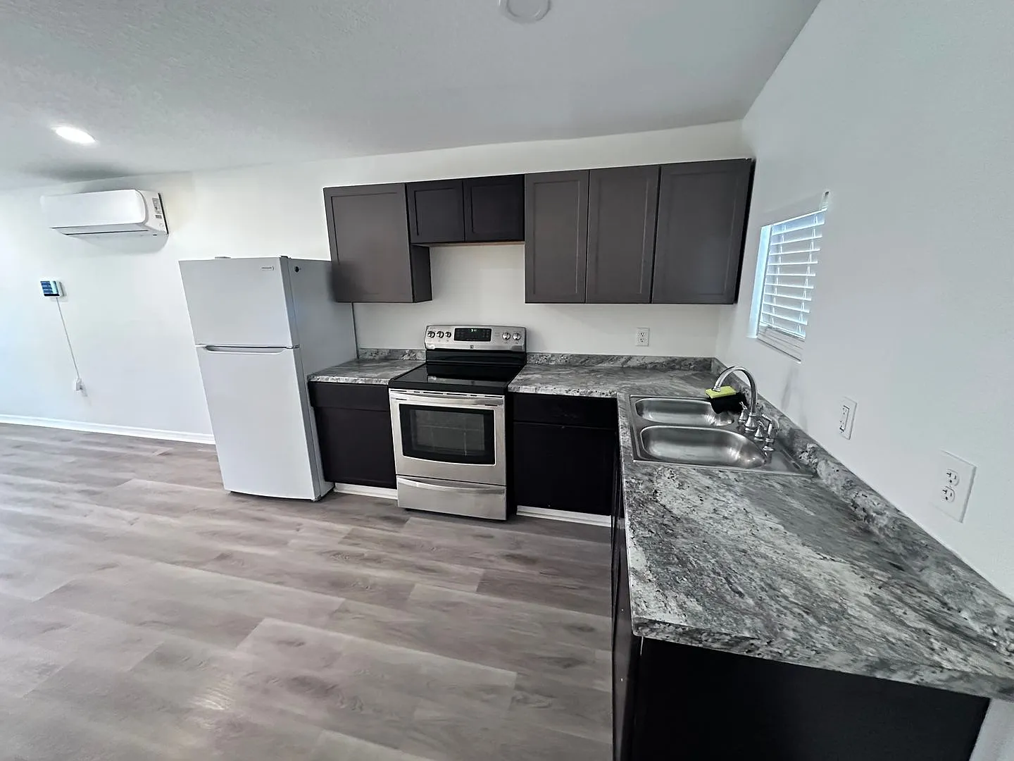 Hidden Murray Hill Gem Private Rear Unit Available — Photo 4