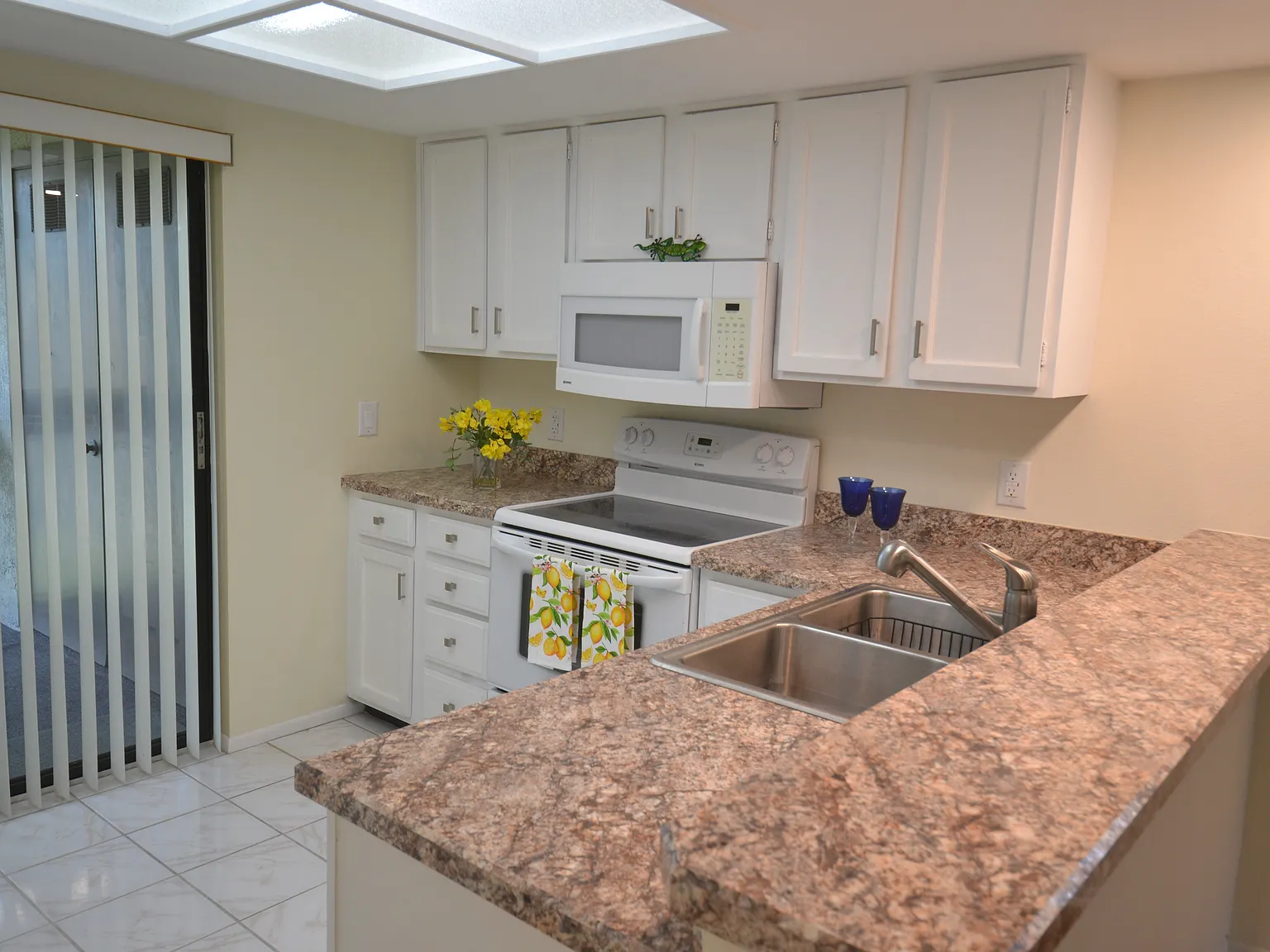 East Lake Woodlands 2 bedroom Upstairs — Photo 4