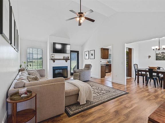3rd image of 62 Bluegrass Dr