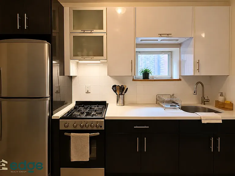 401 Suydam St #3B — Photo 3