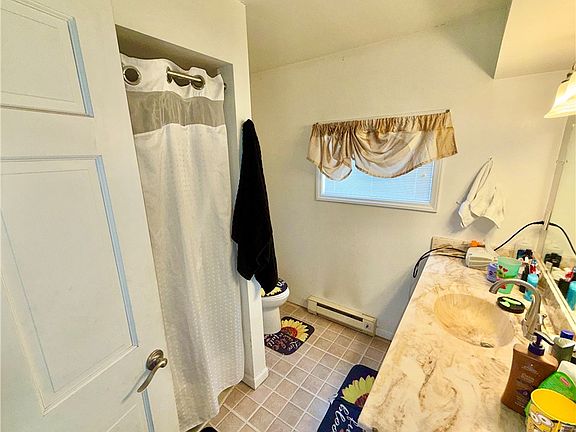 5th image of 160 Main St