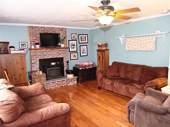 4th image of 209 Hilltop Dr