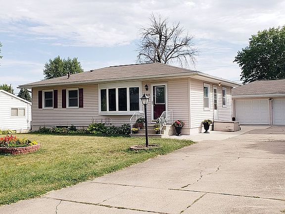 3rd image of 1828 Bourland Ave