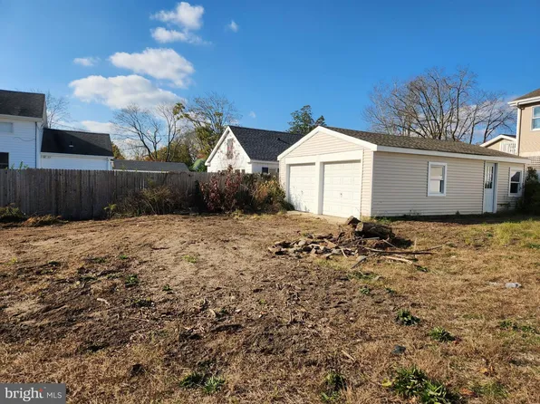 36 Beach Ave, Manahawkin, NJ 08050