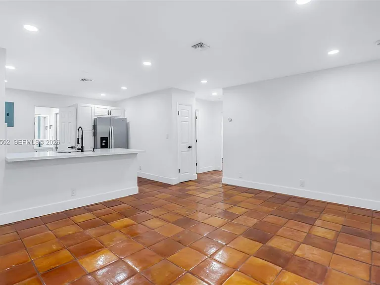 850 SW 12th Ct #850 — Photo 5