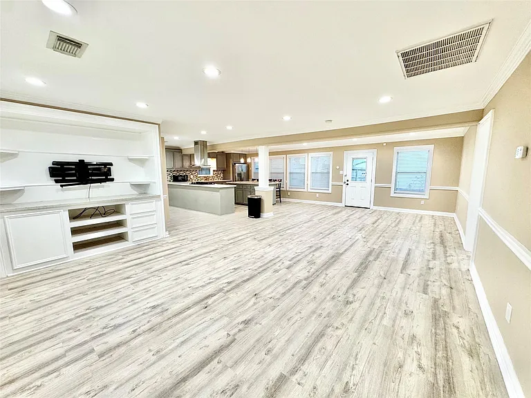 102 Mechanic St — Photo 12
