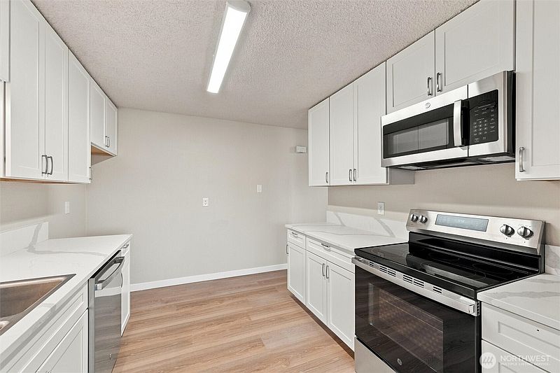 3rd image of 5807 Hendrickson Avenue #101