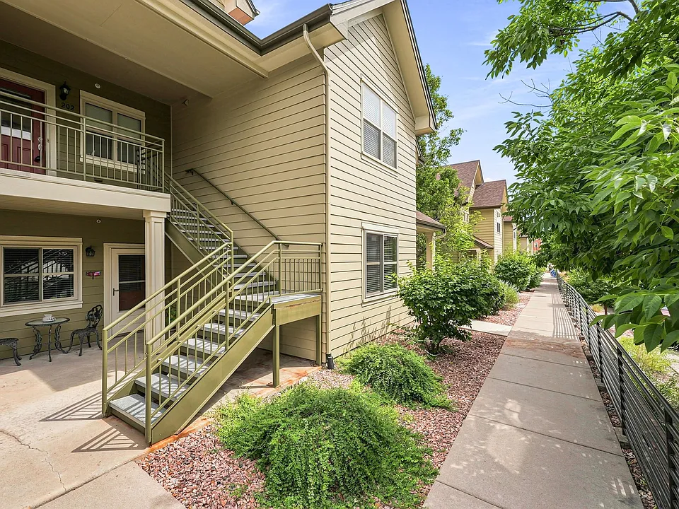 5460 Allison St #202