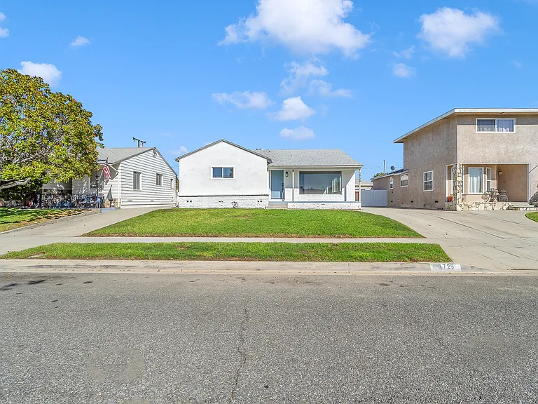2729 Frankel St #1/2 — Photo 1