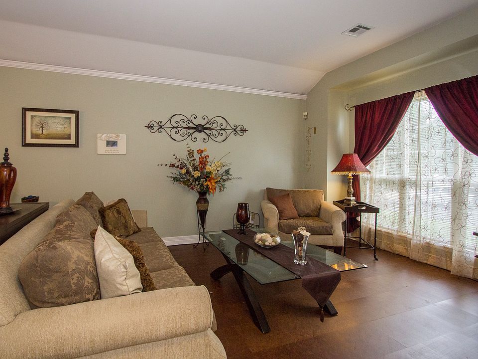 Living room with crown molding