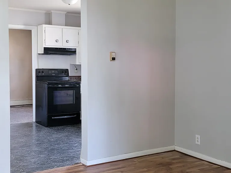 1641 Howell St — Photo 4