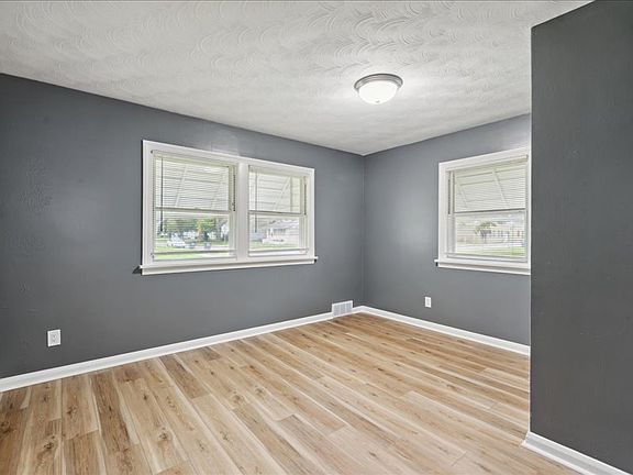 4th image of 2520 Oakwood Ave