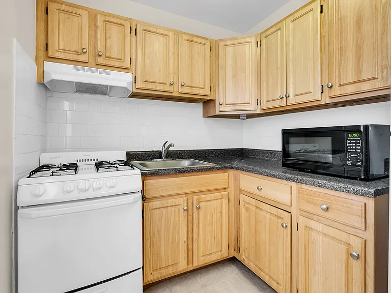 430 Missouri Ave N #W — Photo 17