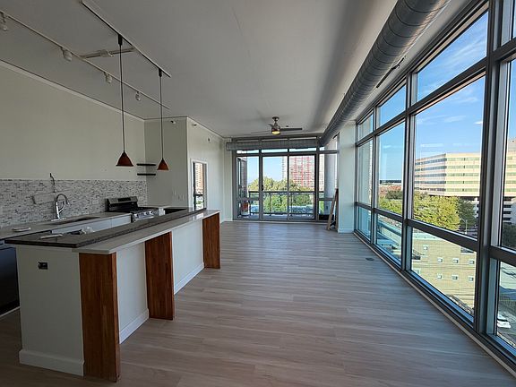 3rd image of 1819 S Michigan Ave Unit 710