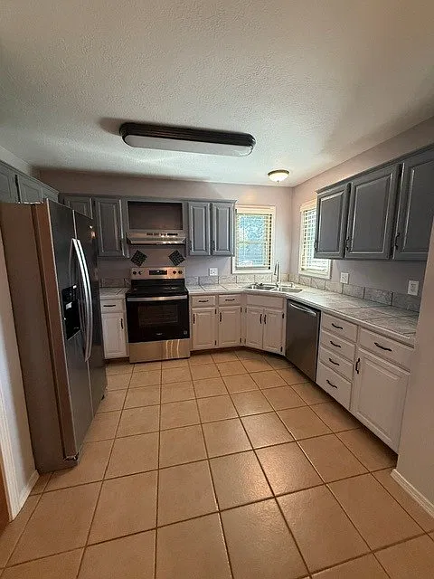 3 bed, 1076 sqft, $1,600 — Photo 3