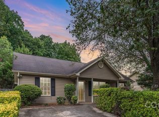 5721 Justins Forest Dr, Charlotte, NC 28212
