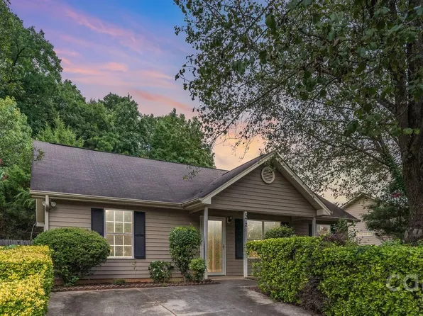 5721 Justins Forest Dr, Charlotte, NC 28212