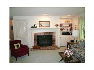 4th image of 14 Oakwood Ln