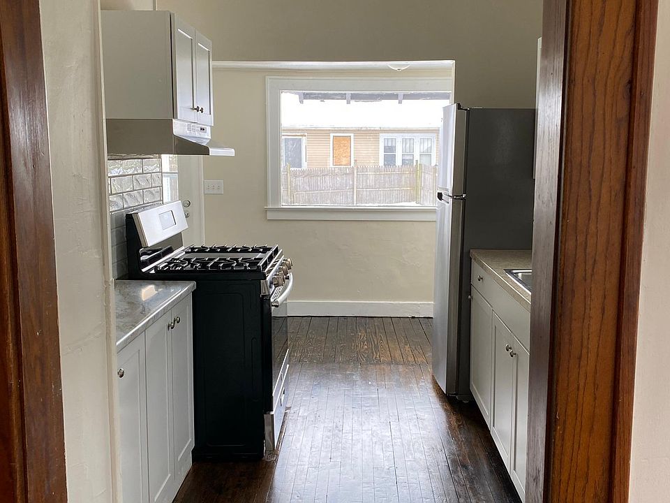 1st image of 106 Withey St SE