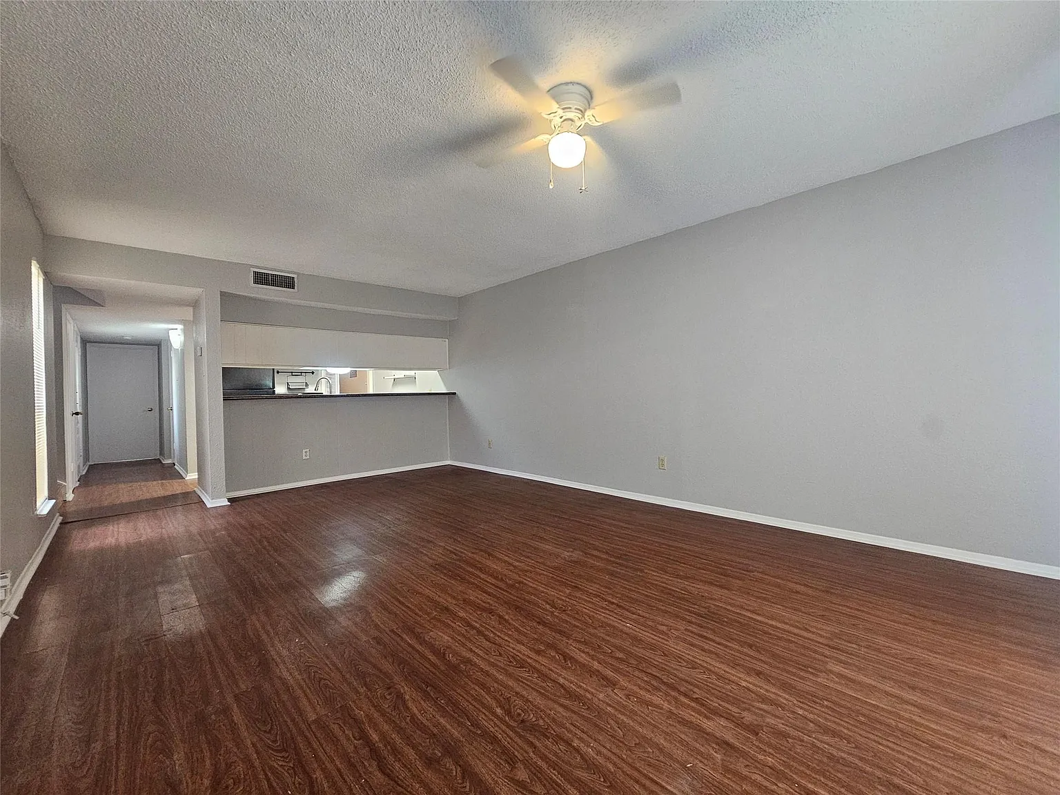 3 bed, 2.0 bath, 1390 sqft, $1,550 — Photo 2
