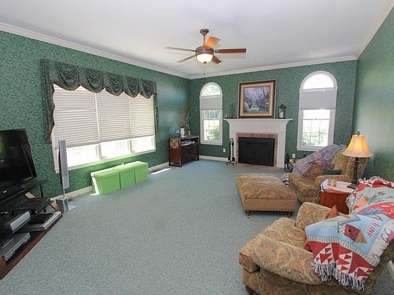 5th image of 65 Camelot Dr