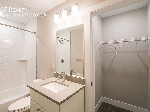 4th image of 2621-23 W Jefferson St #1R