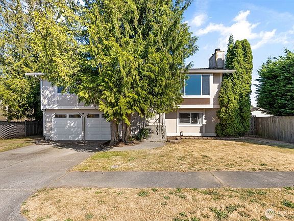 2nd image of 3335 Centennial Way NE