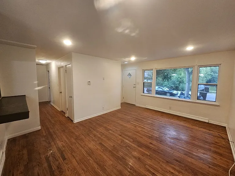 4237 E 11th Ave — Photo 5