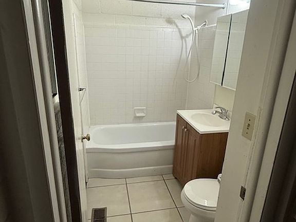 5th image of 414 E Warnock Ave