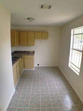 4th image of 635 J St APT 1
