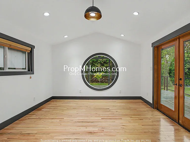 1112 Erickson St — Photo 10