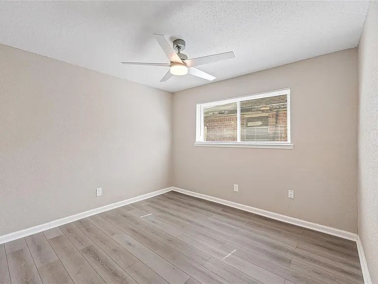 9614 Bean St — Photo 18