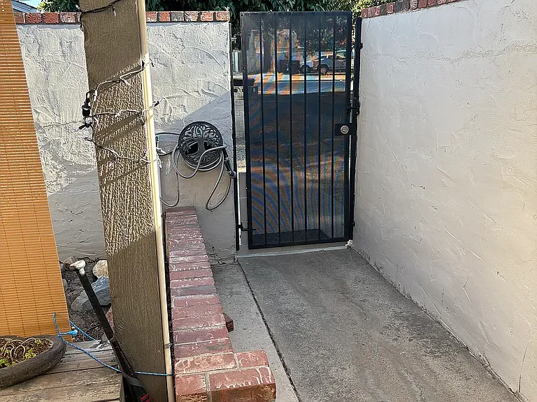 321 Las Palmas Ave #B — Photo 5