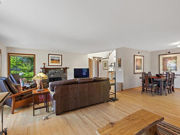 4th image of 10052 SW Balmer Cir