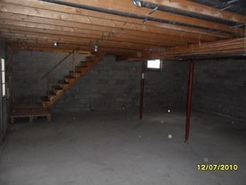 2nd image of 9484 Macarthur Rd