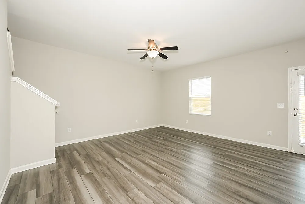 4 bed, 2.5 bath, 2095 sqft, $2,055 — Photo 4