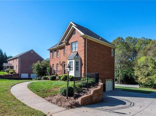 8930 Doubletree Ln, Clemmons, NC 27012