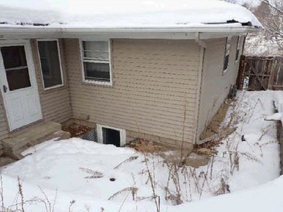 2nd image of 607 Maple St