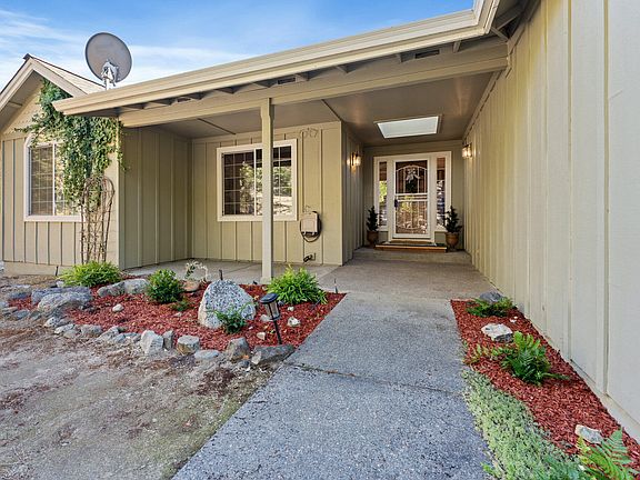 3rd image of 1144 Colonial Dr