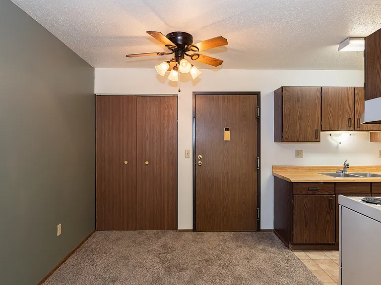 Fargo, ND Pacific Park 2 | 21B | Dining