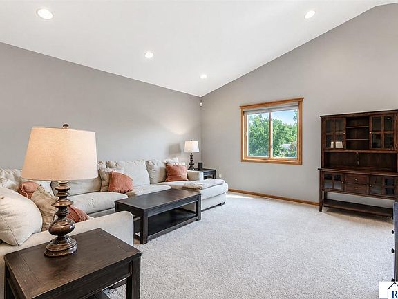 3rd image of 109 Cougar Dr