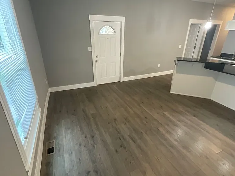 705 N Lincoln St — Photo 32