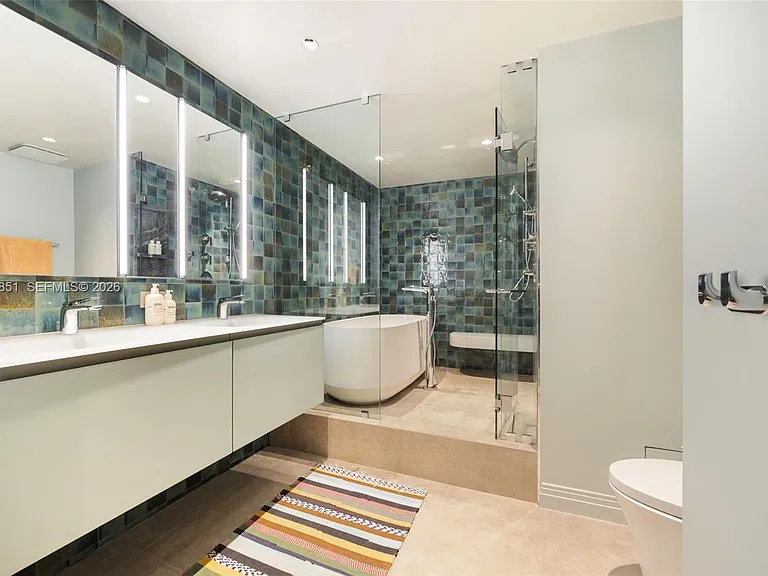 5875 Collins Ave #503 — Photo 8