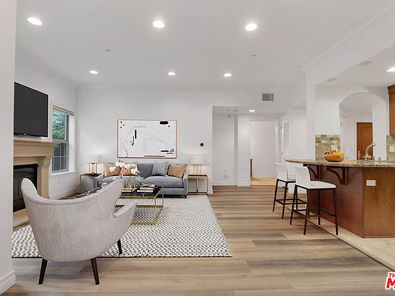5th image of 423 Arnaz Dr APT 102
