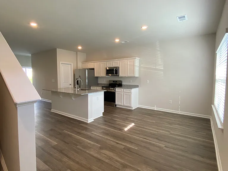 105 Lowland Dr — Photo 3